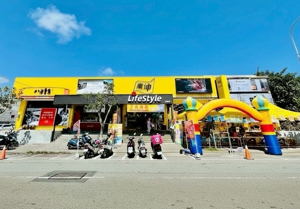 燦坤3C(梧棲店)