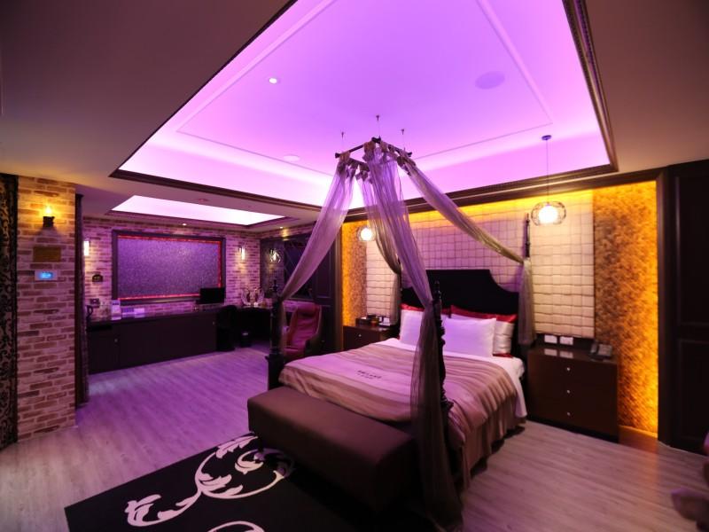 週日至週五：住宿折價500 、休息折價200 ，例假日除外