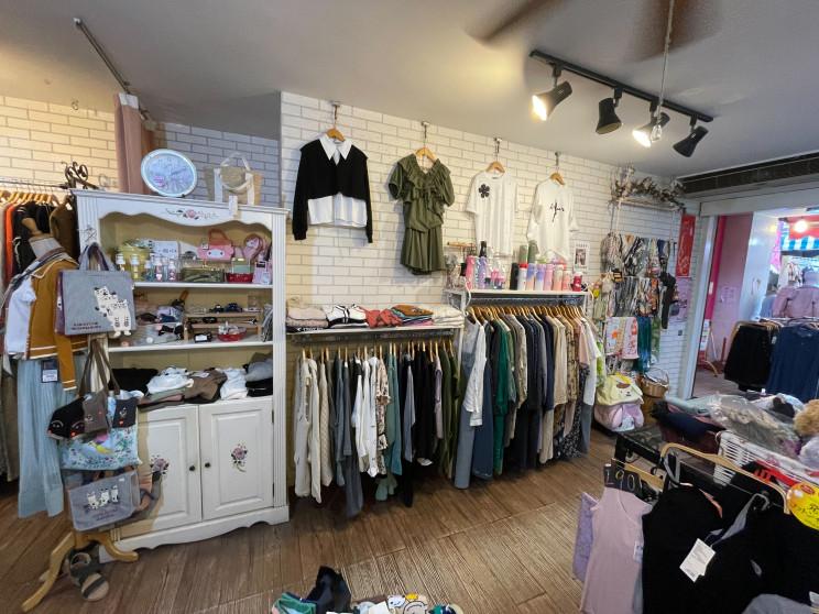 向上彩虹服飾店