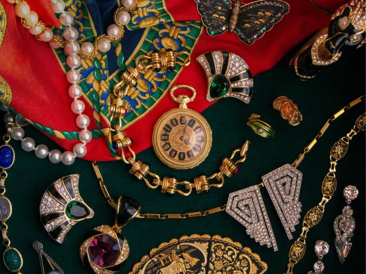 Meander & 古飾案內所